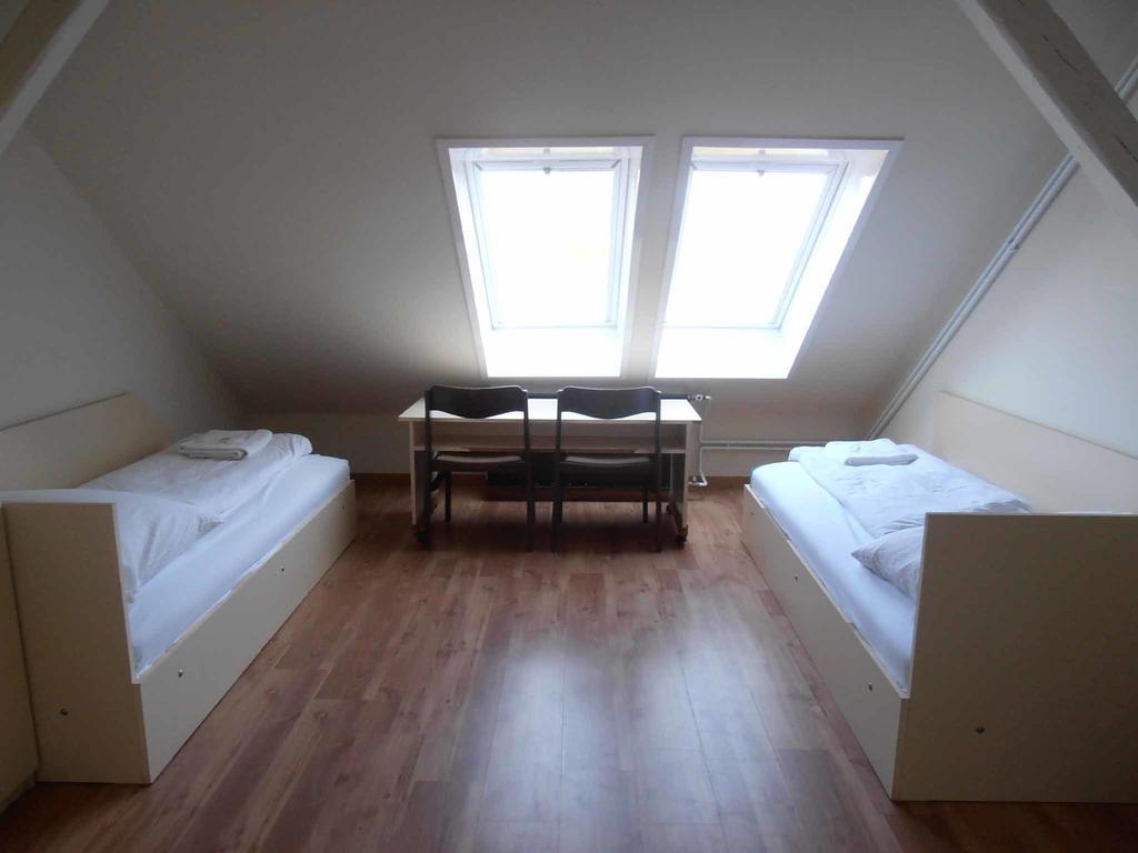 Martineum Felnottkepzo Akademia Hostel Сомбатели Стая снимка